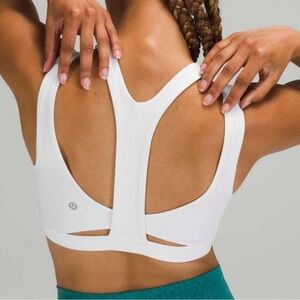 Lululemon Geared to Train Medium Support Bra